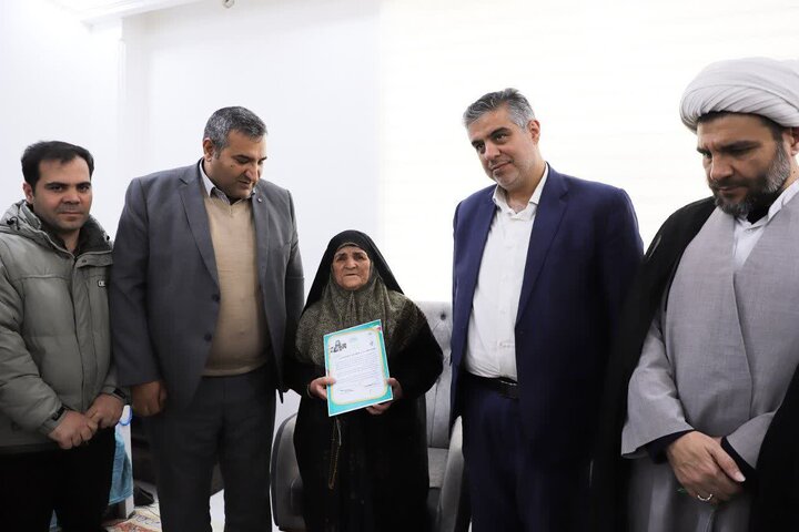 تصاویر/دیدار استاندار مرکزی با خانواده شهیدان جعفرآبادی و اسفندانی