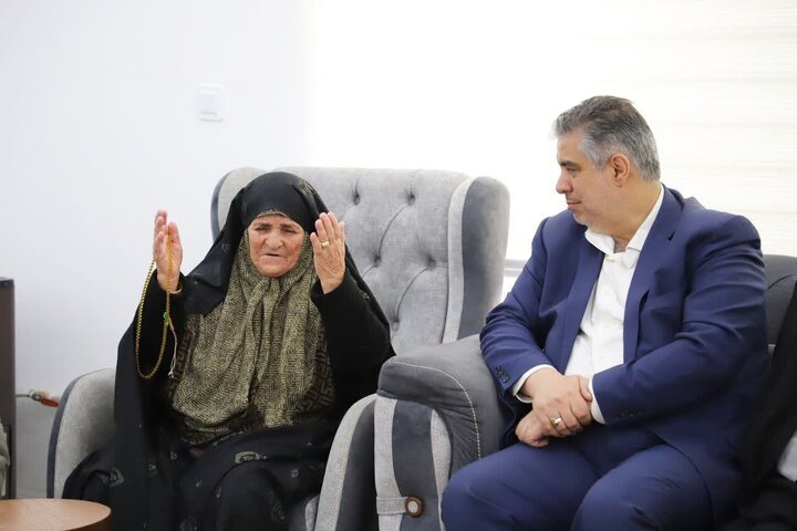 تصاویر/دیدار استاندار مرکزی با خانواده شهیدان جعفرآبادی و اسفندانی