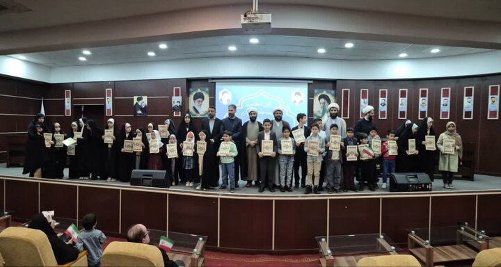 تصاویر/ تجلیلراز حافظان قرآن کریم با حضور امام جمعه پاکدشت