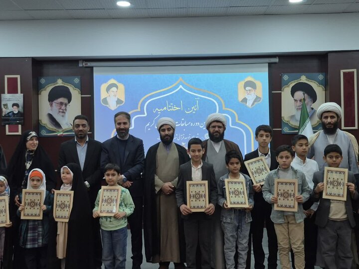 تصاویر/ تجلیلراز حافظان قرآن کریم با حضور امام جمعه پاکدشت