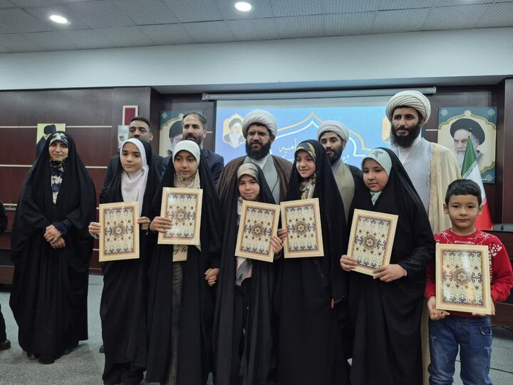 تصاویر/ تجلیلراز حافظان قرآن کریم با حضور امام جمعه پاکدشت