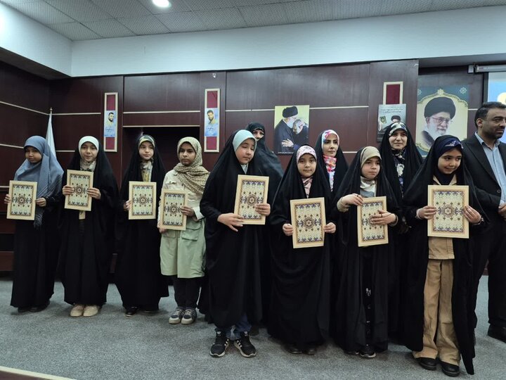 تصاویر/ تجلیلراز حافظان قرآن کریم با حضور امام جمعه پاکدشت