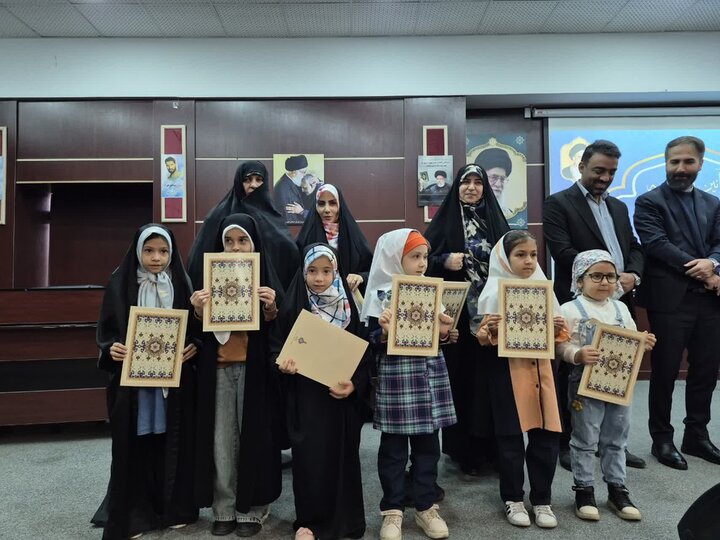 تصاویر/ تجلیلراز حافظان قرآن کریم با حضور امام جمعه پاکدشت