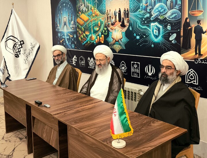 تصاویر/ نشست خبری «کنگره بین‌المللی فقه مدیریت و سیاست‌گذاری از منظر قرآن»