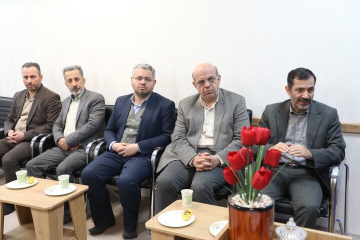 تصاویر/ دیدار مدیرعامل شرکت برق منطقه‌ای سمنان با نماینده ولی‌فقیه در استان سمنان