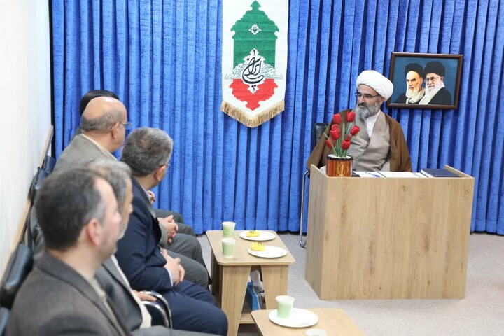 تصاویر/ دیدار مدیرعامل شرکت برق منطقه‌ای سمنان با نماینده ولی‌فقیه در استان سمنان