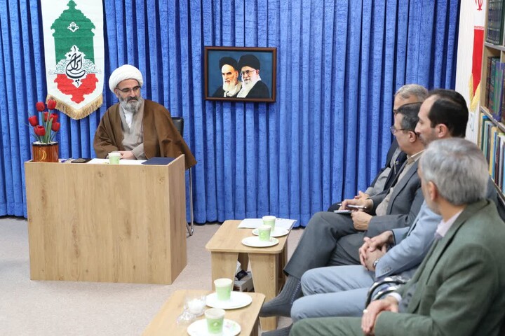 تصاویر/ دیدار مدیرعامل شرکت برق منطقه‌ای سمنان با نماینده ولی‌فقیه در استان سمنان