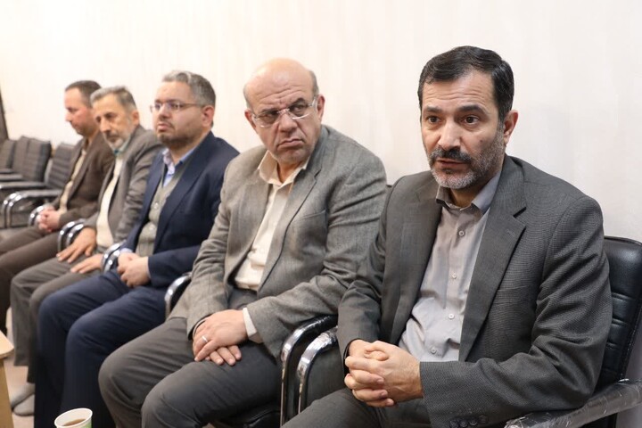 تصاویر/ دیدار مدیرعامل شرکت برق منطقه‌ای سمنان با نماینده ولی‌فقیه در استان سمنان