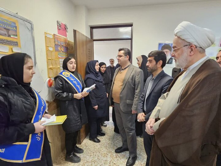 تصاویر/بازدید نماینده ولی فقیه در کردستان از اتحادیه انجمن‌های اسلامی دانش‌آموزان سنندج
