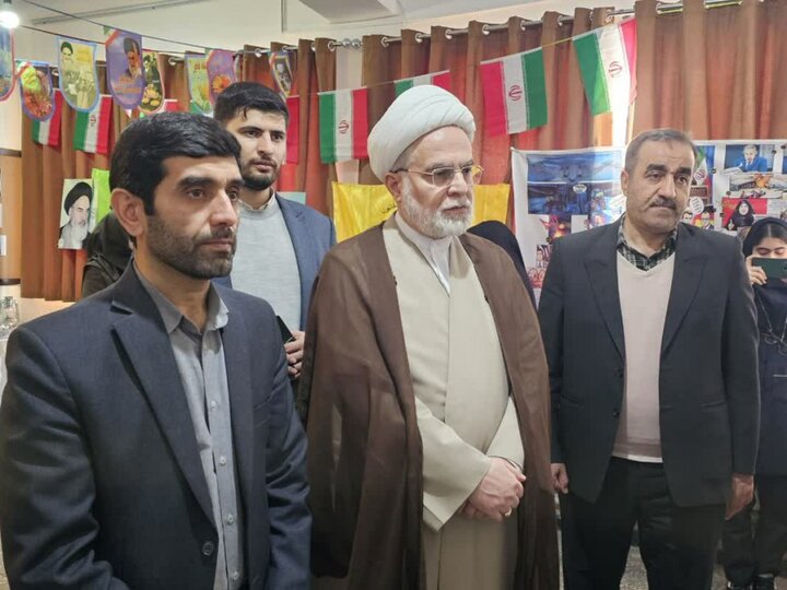 تصاویر/بازدید نماینده ولی فقیه در کردستان از اتحادیه انجمن‌های اسلامی دانش‌آموزان سنندج