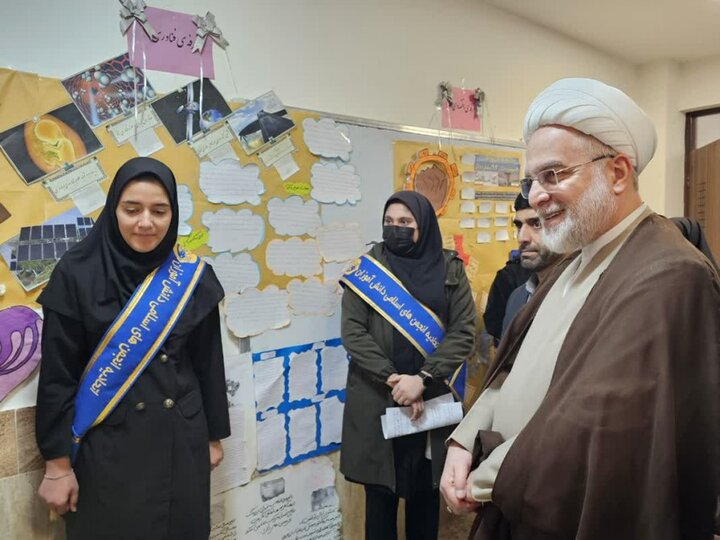 تصاویر/بازدید نماینده ولی فقیه در کردستان از اتحادیه انجمن‌های اسلامی دانش‌آموزان سنندج