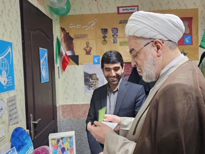 تصاویر/بازدید نماینده ولی فقیه در کردستان از اتحادیه انجمن‌های اسلامی دانش‌آموزان سنندج