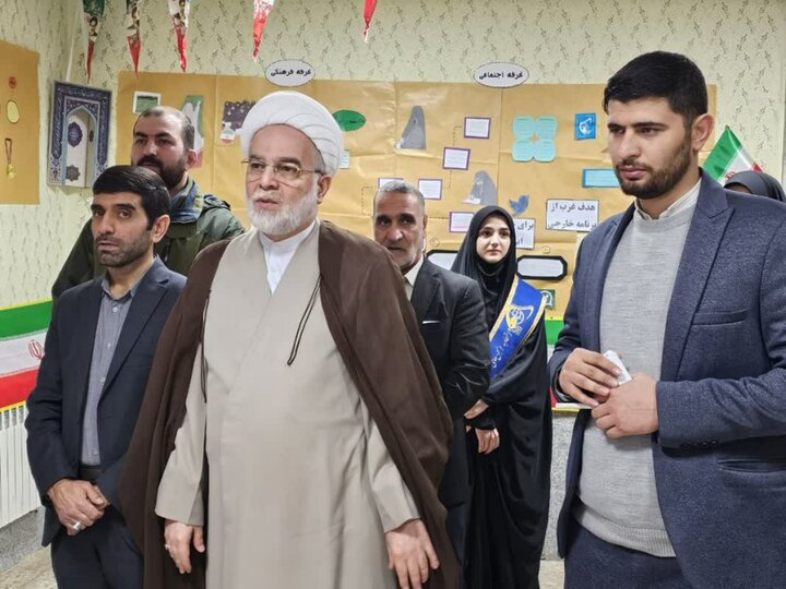 تصاویر/بازدید نماینده ولی فقیه در کردستان از اتحادیه انجمن‌های اسلامی دانش‌آموزان سنندج