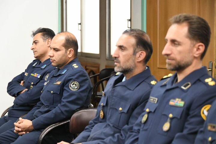 تصاویر|دیدار فرمانده و پرسنل نیروی هوایی ارتش منطقه اصفهان با امام جمعه اصفهان