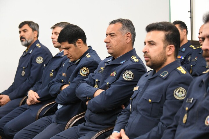 تصاویر|دیدار فرمانده و پرسنل نیروی هوایی ارتش منطقه اصفهان با امام جمعه اصفهان