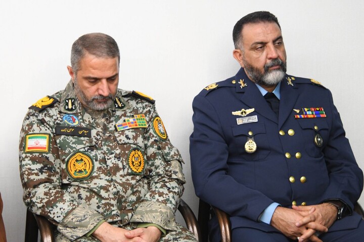 تصاویر|دیدار فرمانده و پرسنل نیروی هوایی ارتش منطقه اصفهان با امام جمعه اصفهان