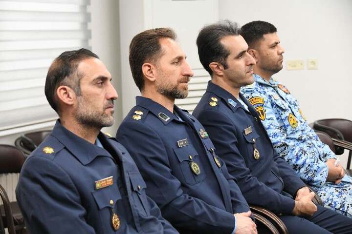 تصاویر|دیدار فرمانده و پرسنل نیروی هوایی ارتش منطقه اصفهان با امام جمعه اصفهان