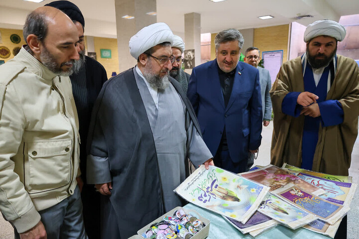 عکس | بازدید امام جمعه تبریز از نمایشگاه قرآن