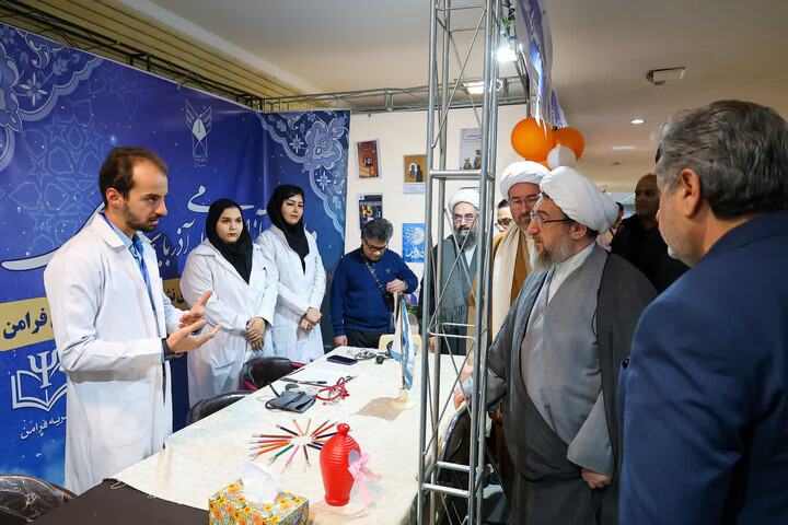 عکس | بازدید امام جمعه تبریز از نمایشگاه قرآن