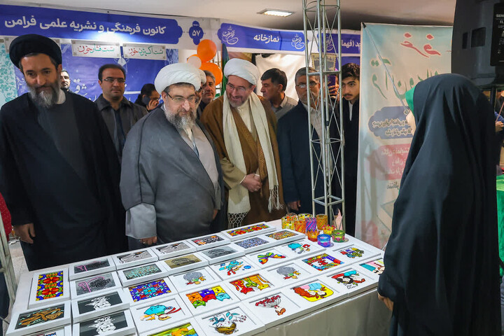 عکس | بازدید امام جمعه تبریز از نمایشگاه قرآن