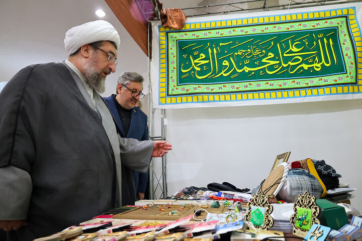 عکس | بازدید امام جمعه تبریز از نمایشگاه قرآن
