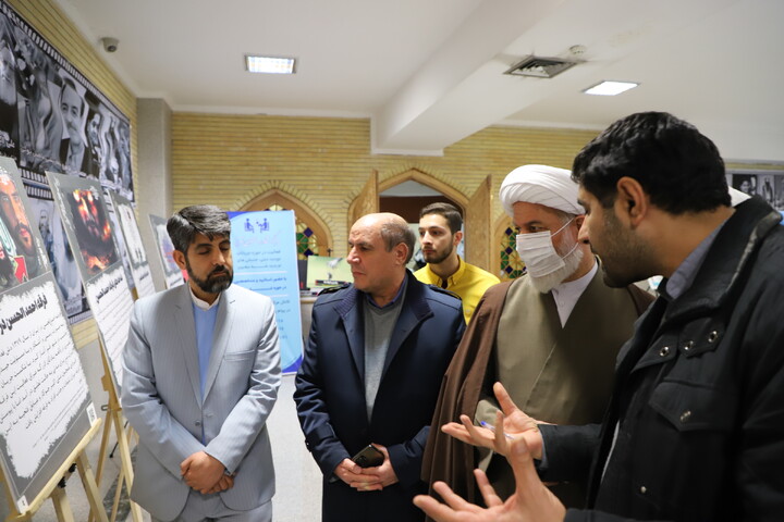 عکس | بازدید مدیر حوزه علمیه استان آذربایجان شرقی از نمایشگاه قرآن