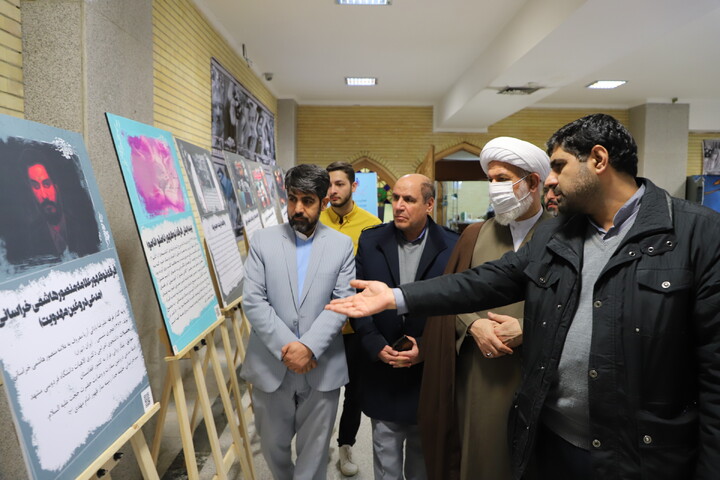 عکس | بازدید مدیر حوزه علمیه استان آذربایجان شرقی از نمایشگاه قرآن