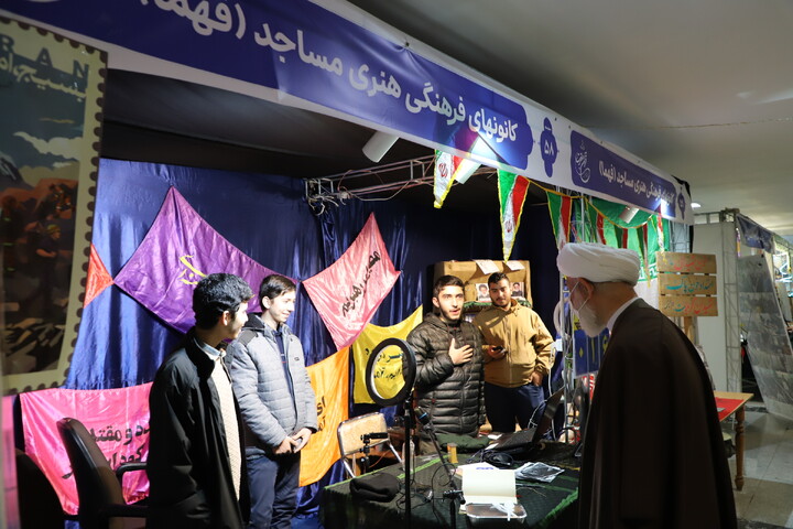 عکس | بازدید مدیر حوزه علمیه استان آذربایجان شرقی از نمایشگاه قرآن