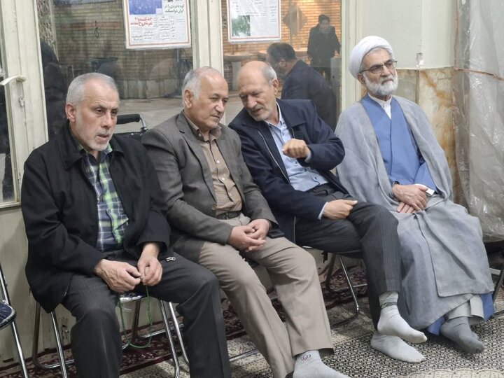 تصاویر/گرامی داشت هفدهمین سالگرد پیروزی انقلاب درمسجدصفاری کاشان