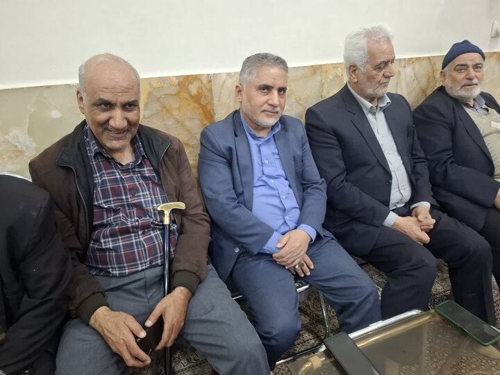 تصاویر/گرامی داشت هفدهمین سالگرد پیروزی انقلاب درمسجدصفاری کاشان