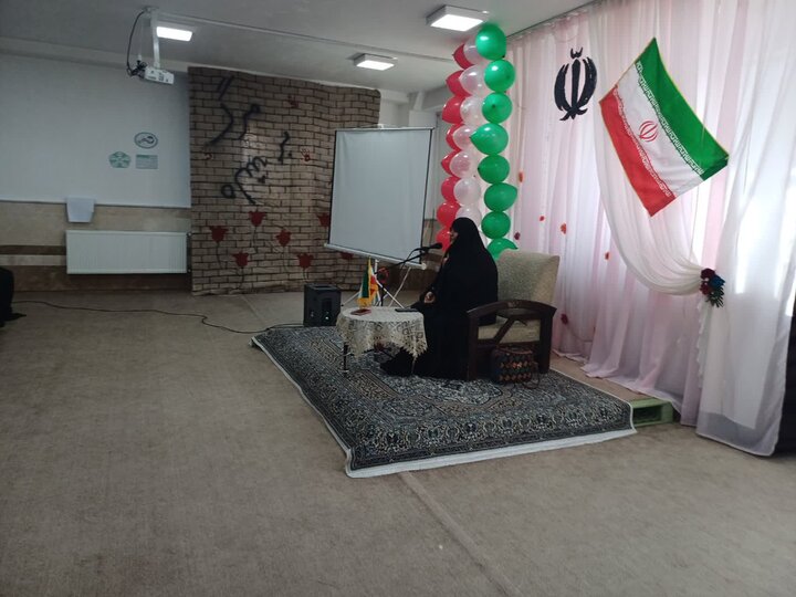 تصاویر/ بزرگداشت دهه فجر انقلاب اسلامی در مدرسه علمیه زینب کبری سلام الله علیها ارومیه