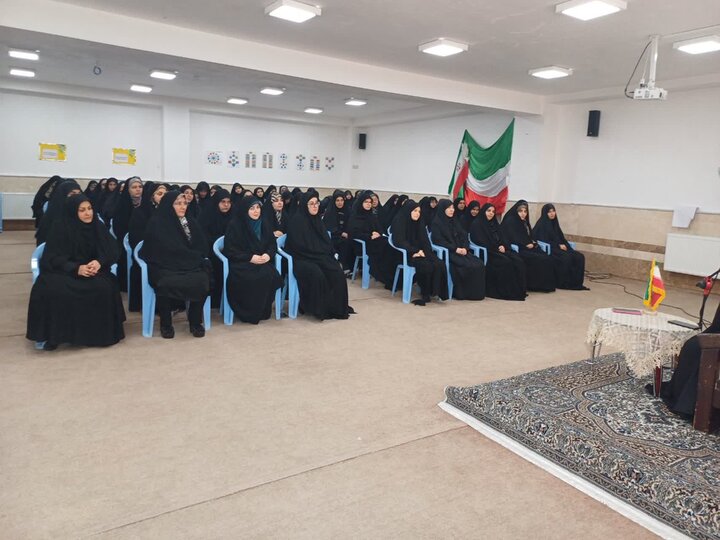 تصاویر/ بزرگداشت دهه فجر انقلاب اسلامی در مدرسه علمیه زینب کبری سلام الله علیها ارومیه