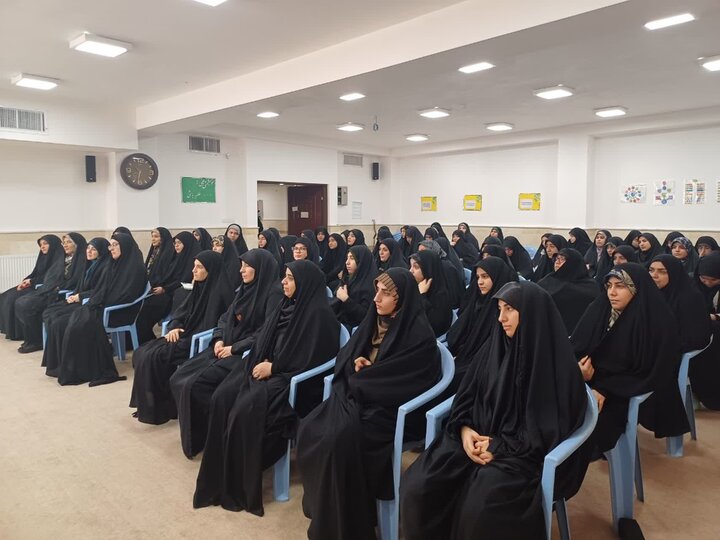 تصاویر/ بزرگداشت دهه فجر انقلاب اسلامی در مدرسه علمیه زینب کبری سلام الله علیها ارومیه