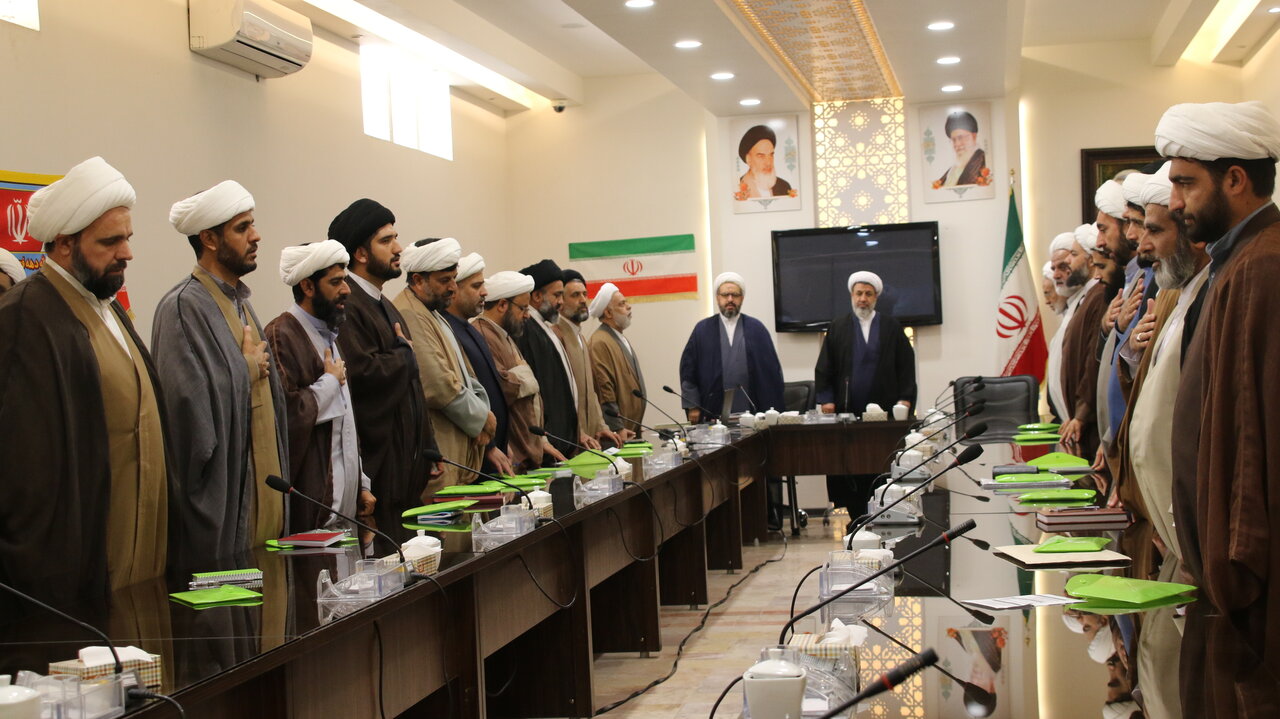 اجلاسیه مدیران حوزه‌های علمیه استان کرمان با حضور نماینده ولی‌فقیه و مدیر حوزه‌های علمیه استان برگزار شد.