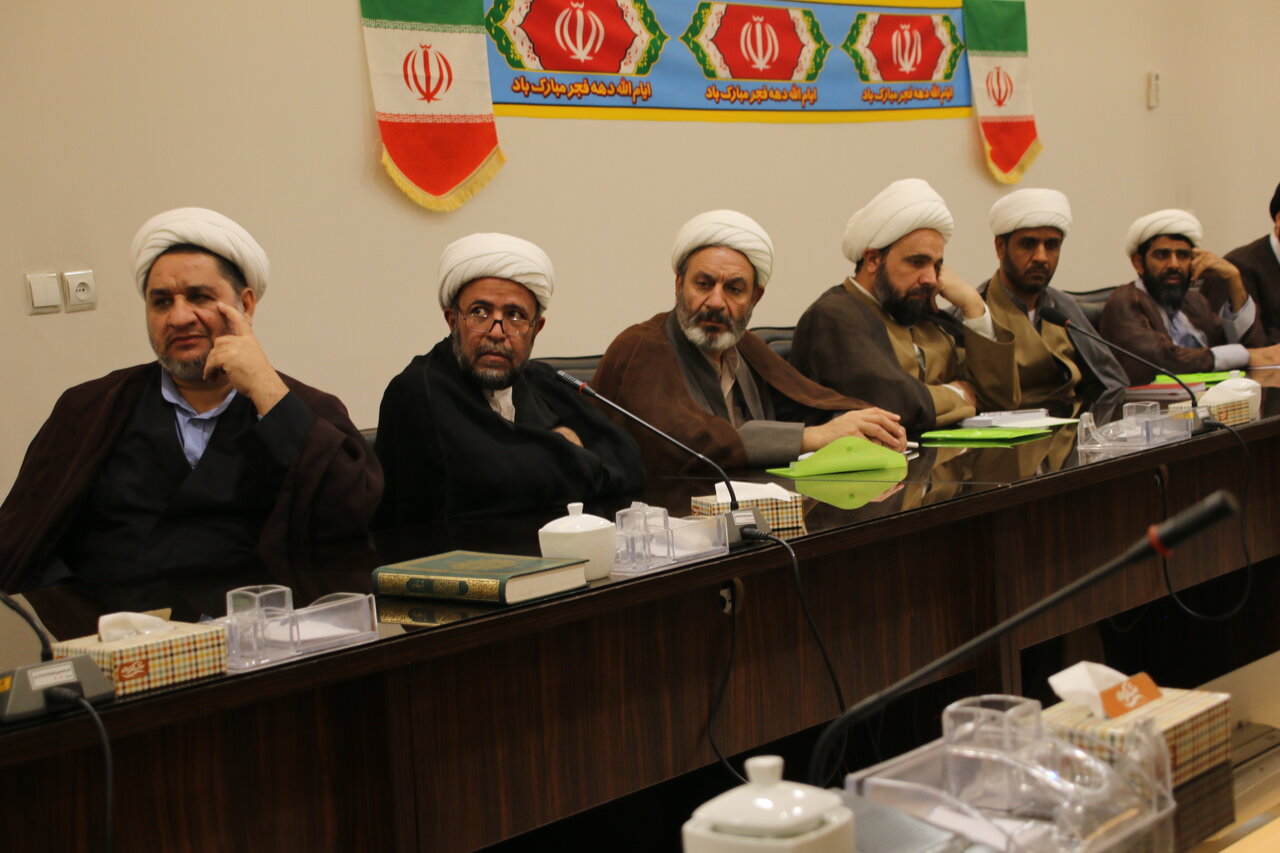 اجلاسیه مدیران حوزه‌های علمیه استان کرمان با حضور نماینده ولی‌فقیه و مدیر حوزه‌های علمیه استان برگزار شد.