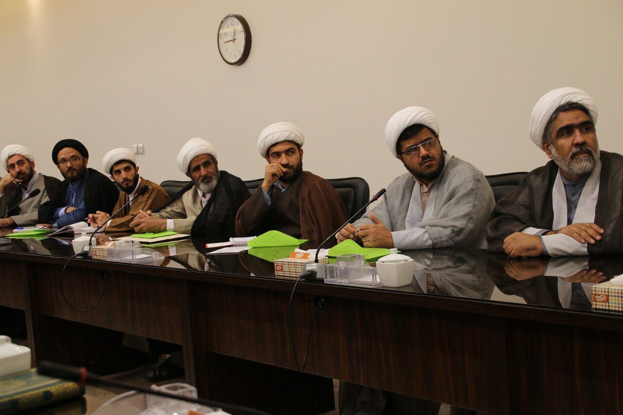 اجلاسیه مدیران حوزه‌های علمیه استان کرمان با حضور نماینده ولی‌فقیه و مدیر حوزه‌های علمیه استان برگزار شد.