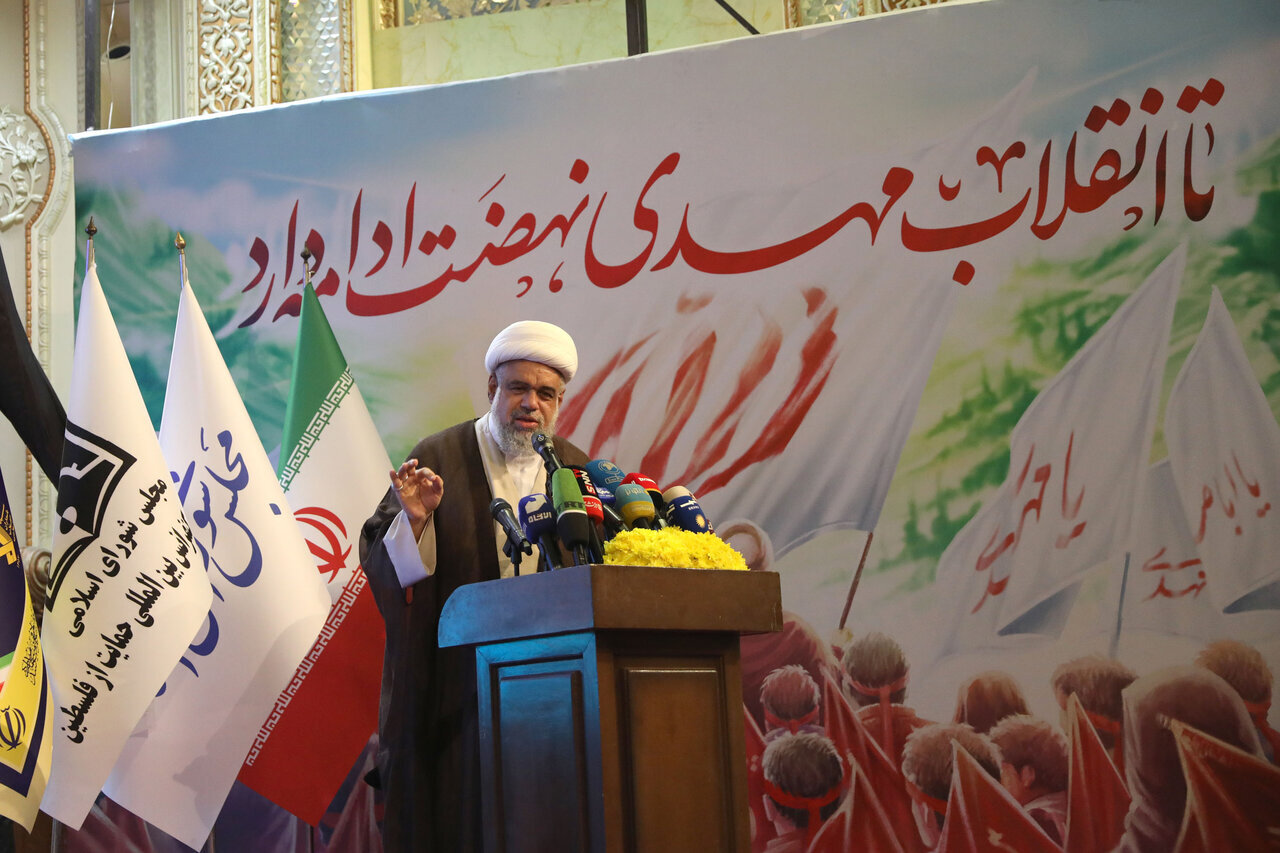 آزادی‌خواهان جهان برای دفاع از مقام معظم رهبری بپا خواهند خواست