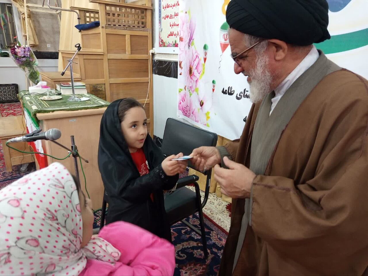 جشن ۴۷سالگی انقلاب اسلامی با سخنرانی امام جمعه نطنز در مسجد جامع طامه +تصاویر