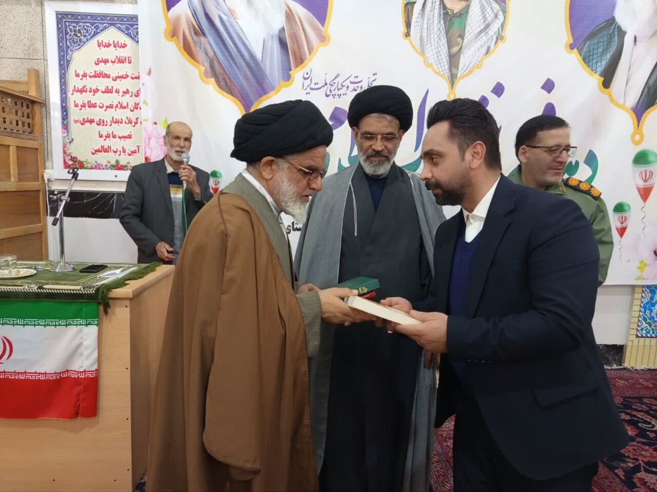 جشن ۴۷سالگی انقلاب اسلامی با سخنرانی امام جمعه نطنز در مسجد جامع طامه +تصاویر