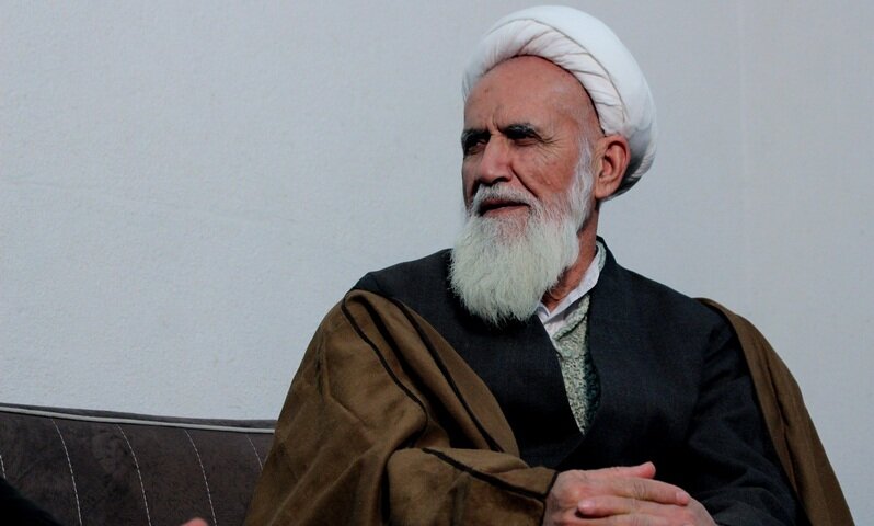 آیت الله حائری: راهپیمایی 22 بهمن خدمت به امام زمان(عج) است