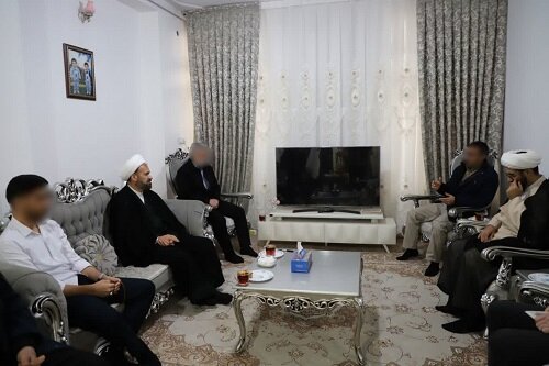 عیادت مسئول دفتر نمایندگی ولی‌فقیه در سپاه استان، از مجروحان حوادث اخیر اسلام‌آباد غرب+عکس