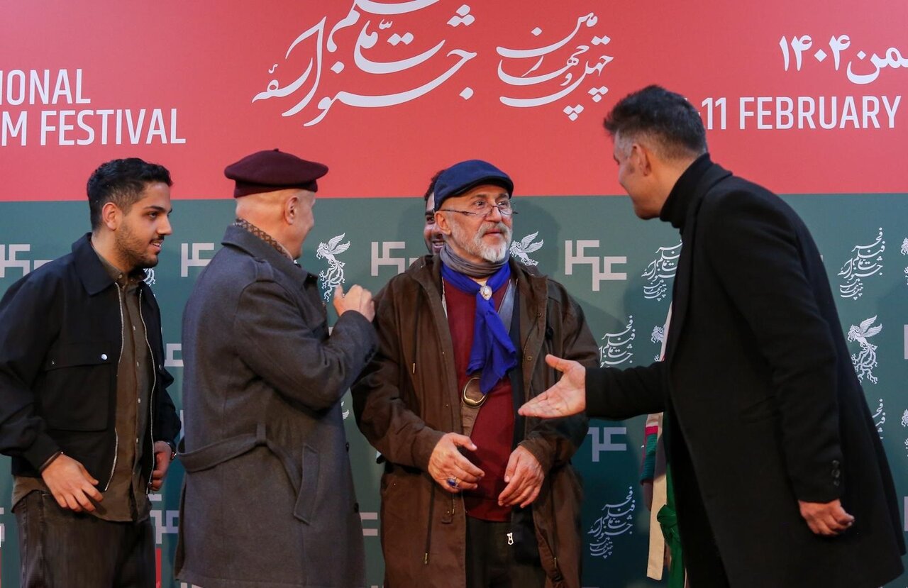 چه چیزی «کافه سلطان» را از فیلم‌های جنگی سنتی متمایز می‌کند؟