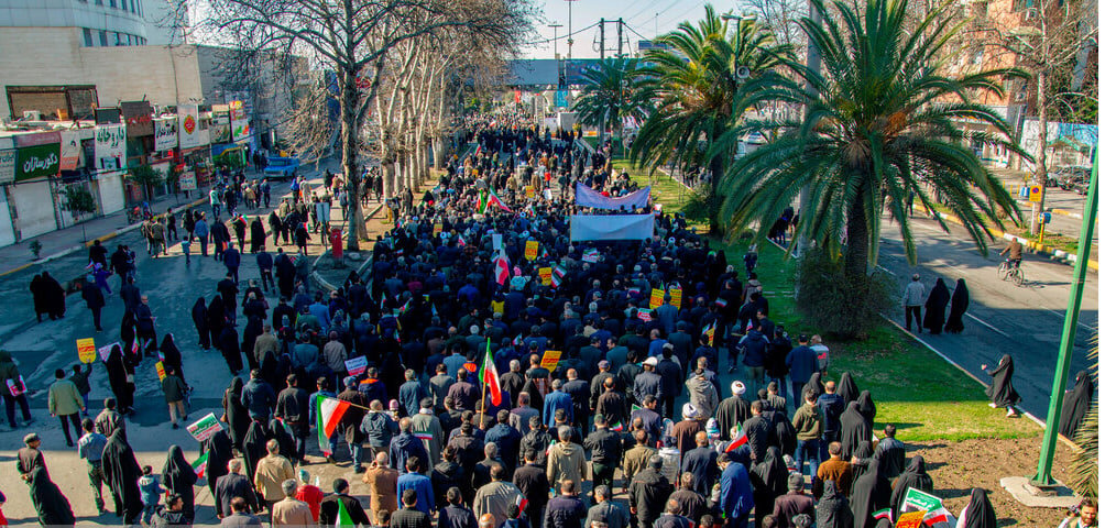 حضور آگاهانه مردم و رهبری حکیمانه، دو رکن اصلی موفقیت انقلاب اسلامی است