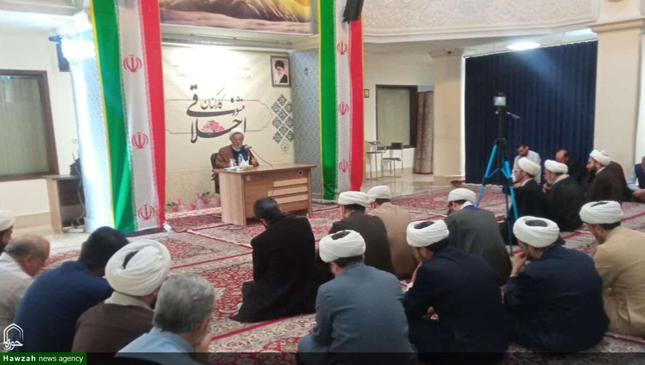 ذکر، پشتوانه صلابت انقلاب است/ امام خمینی(ره) با تکیه بر معنویت، آمریکا را ناتوان دانست