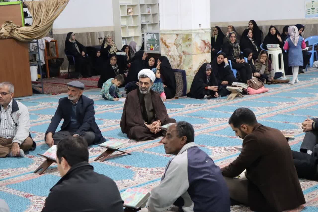 محفل قرآنی فجر در کرمان برگزار شد