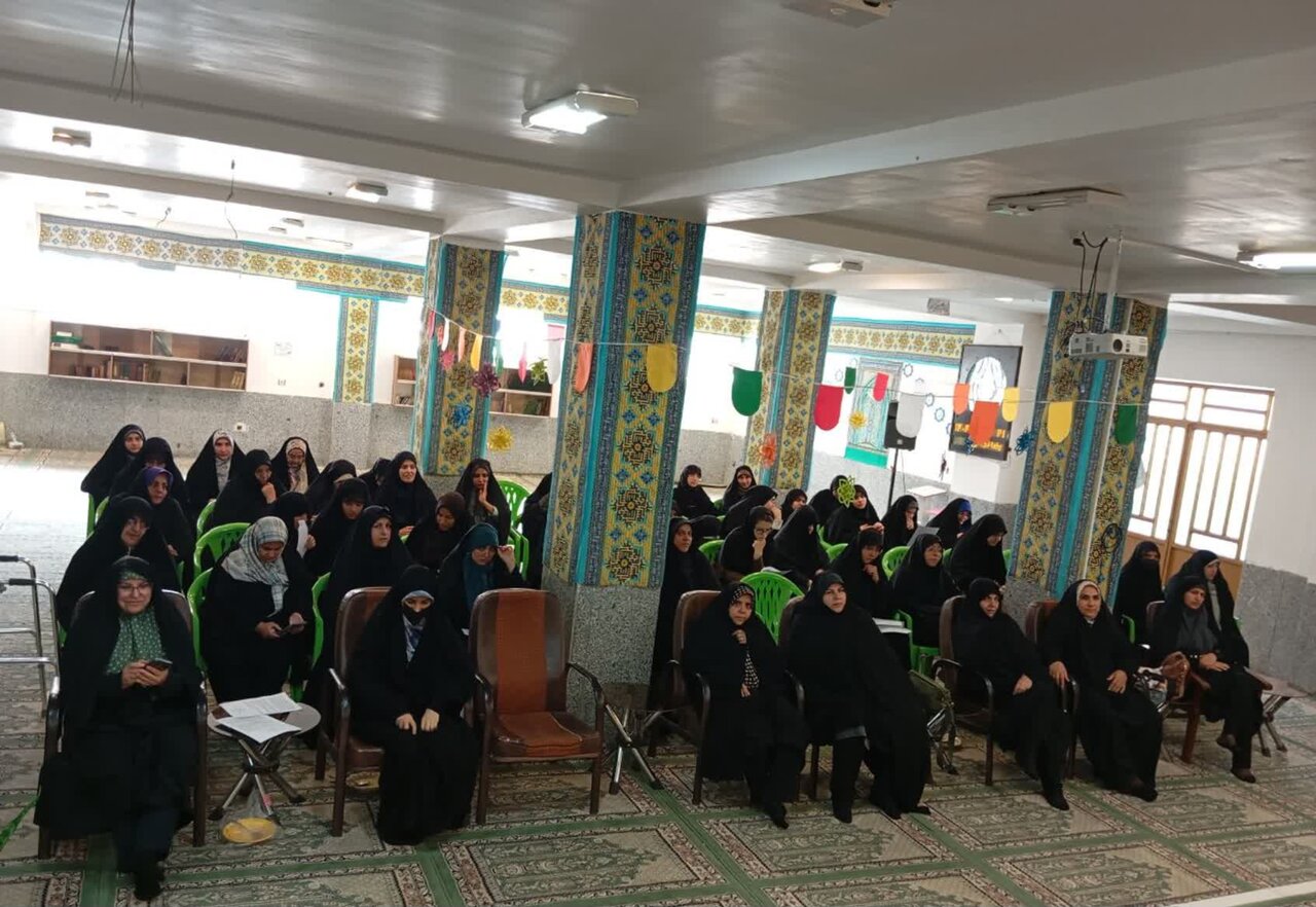 تصاویر نشست بصیرتی با موضوع «تبیین نسبت به شبهات در اغتشاشات اخیر» در مدرسه علمیه تخصصی حضرت زینب کبری(س) رفسنجان