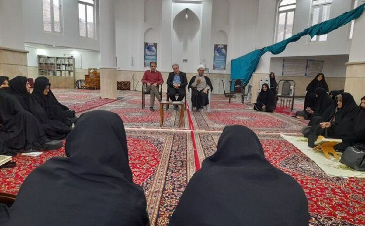 نشست توجیهی نهضت ملی «زندگی با آیه‌ها» نوش‌آباد آران و بیدگل برگزار شد