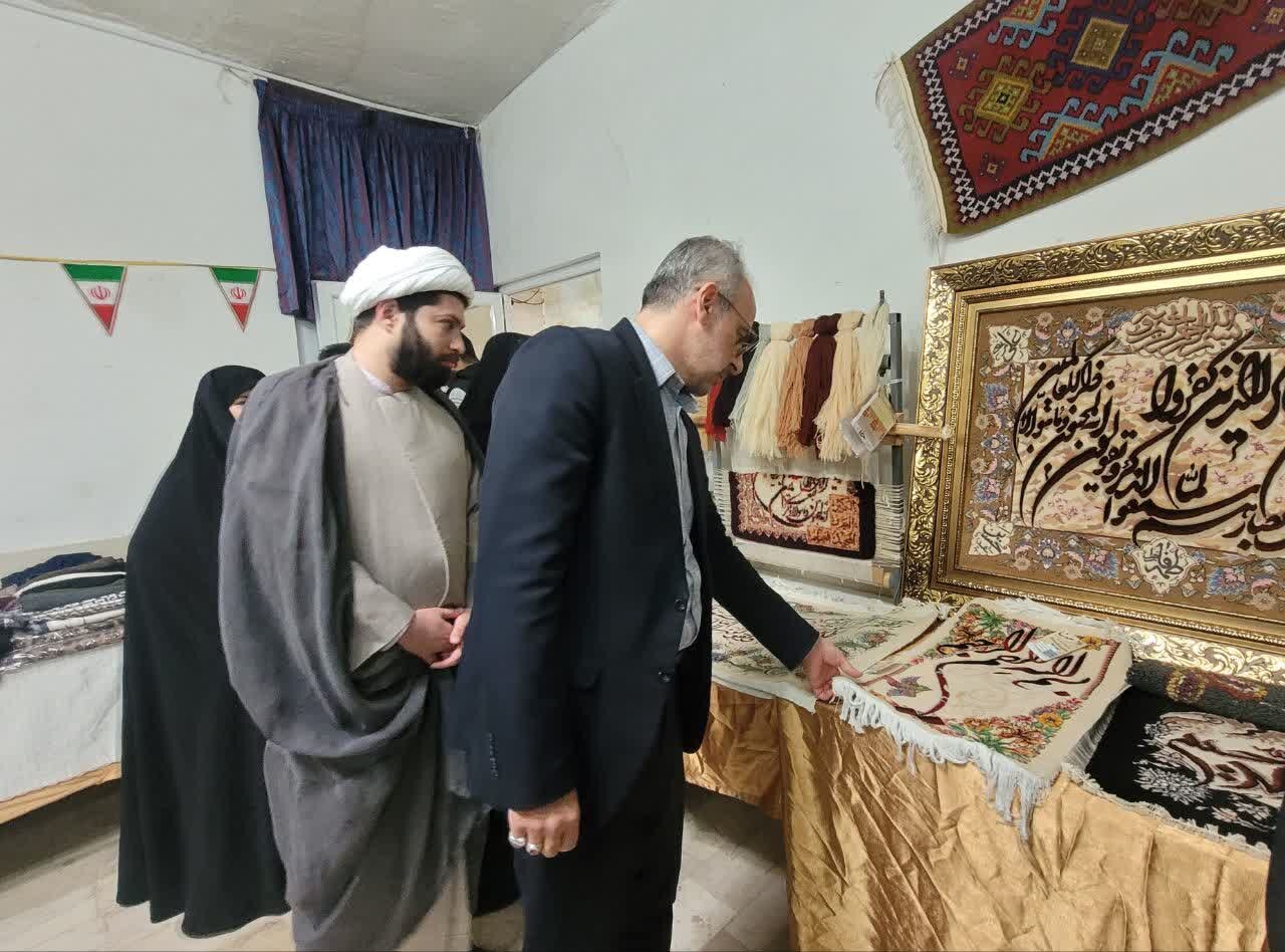 نمایشگاه فرهنگ مهنا جلوه‌ای از ظرفیت‌های فرهنگی روستاها و عشایر است