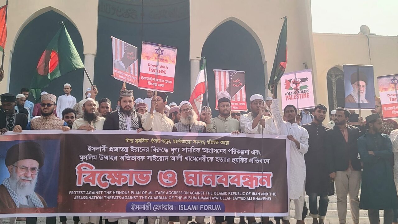 Warga Bangladesh Turun ke Jalan, Tegaskan Dukungan kepada Ayatullah Agung Khamenei