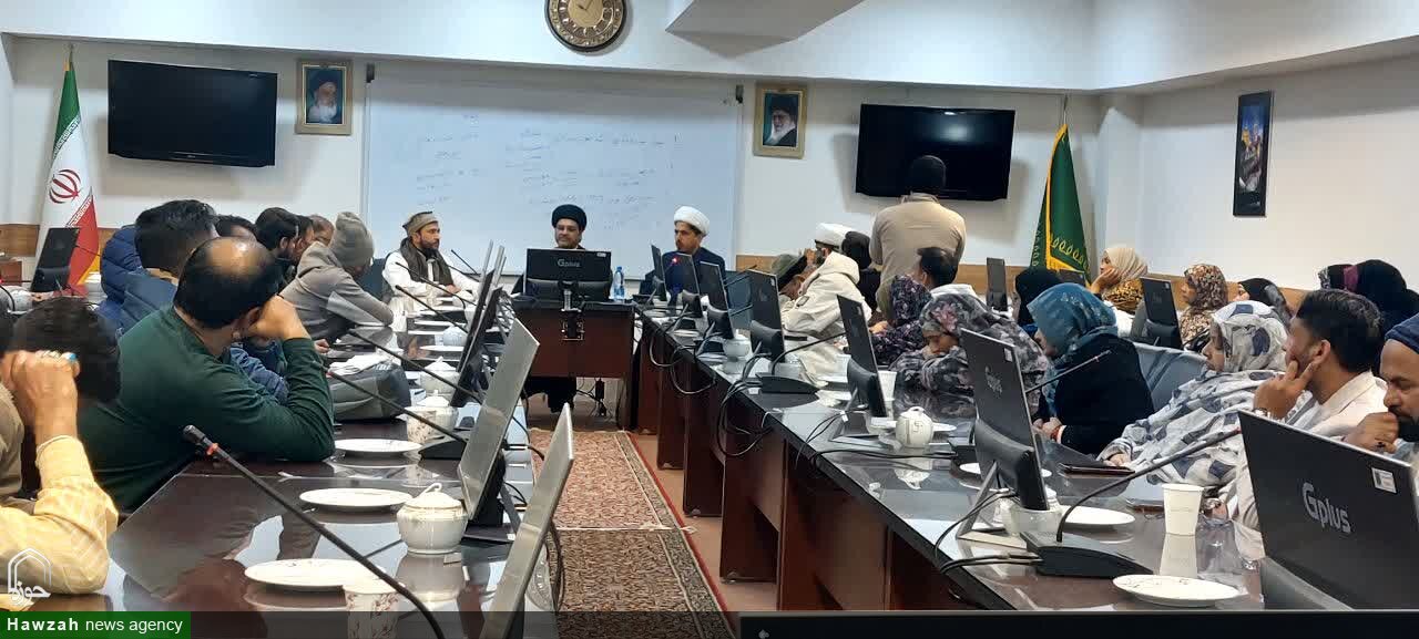 نشست تخصصی «انقلاب ایران پرتویی از انقلاب مهدی(عج)» در حرم رضوی برگزار شد+عکس